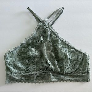Victoria’s secret Bralette, under wire bralette, adjustable straps, size M
